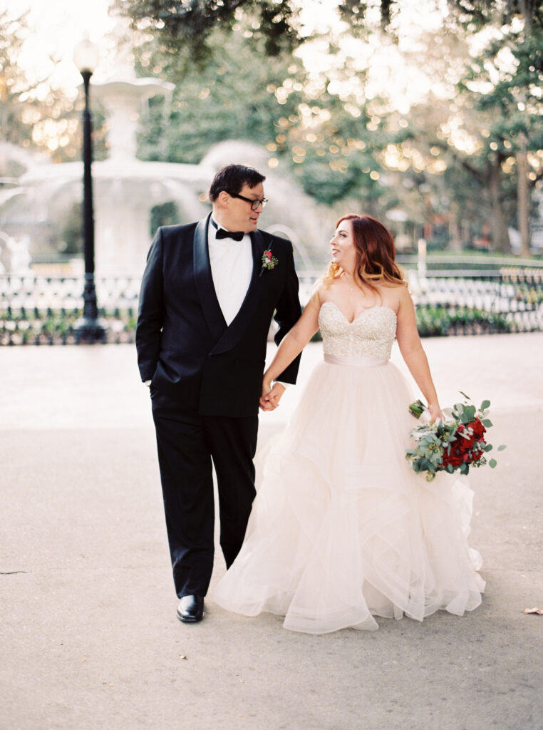 Megan Jones and Christopher Soucy getting married in Forsyth Park. © Rebecca Hollis